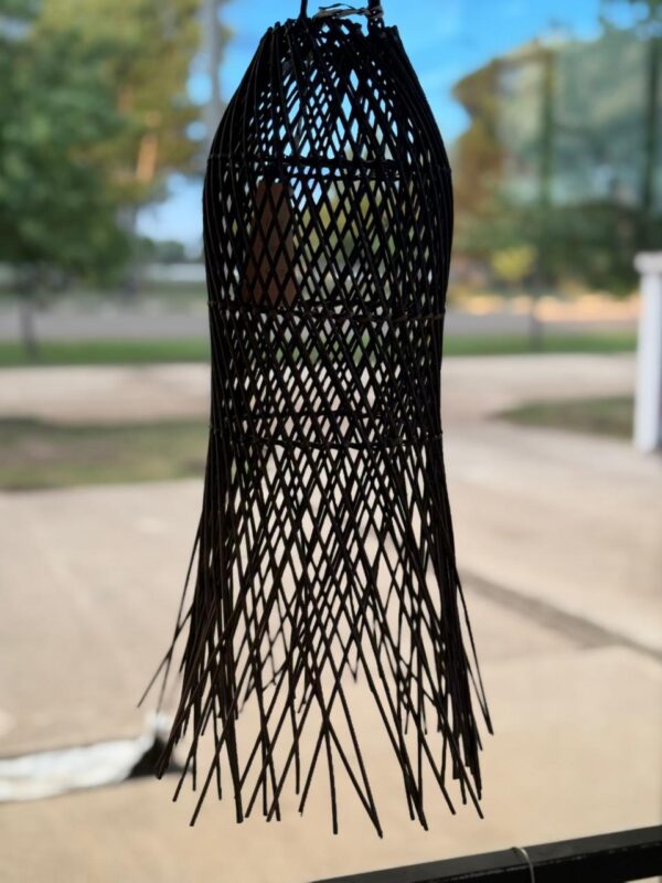 lampara de ratan negra