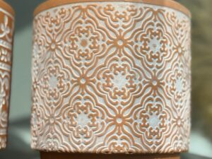 dfa36e04-7758-46e1-bee3-595bc480da50 maceta naranja grande