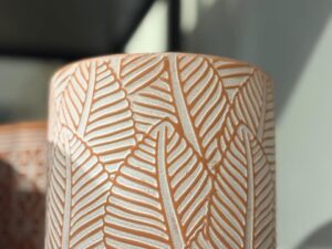 e3554f45-8445-4805-a796-38299ae099f8 maceta naranja grande