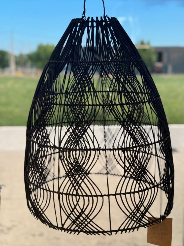 lampara de ratan negra